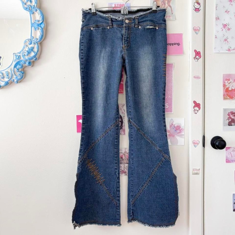 Distressed‎ low-rise flare jeans
